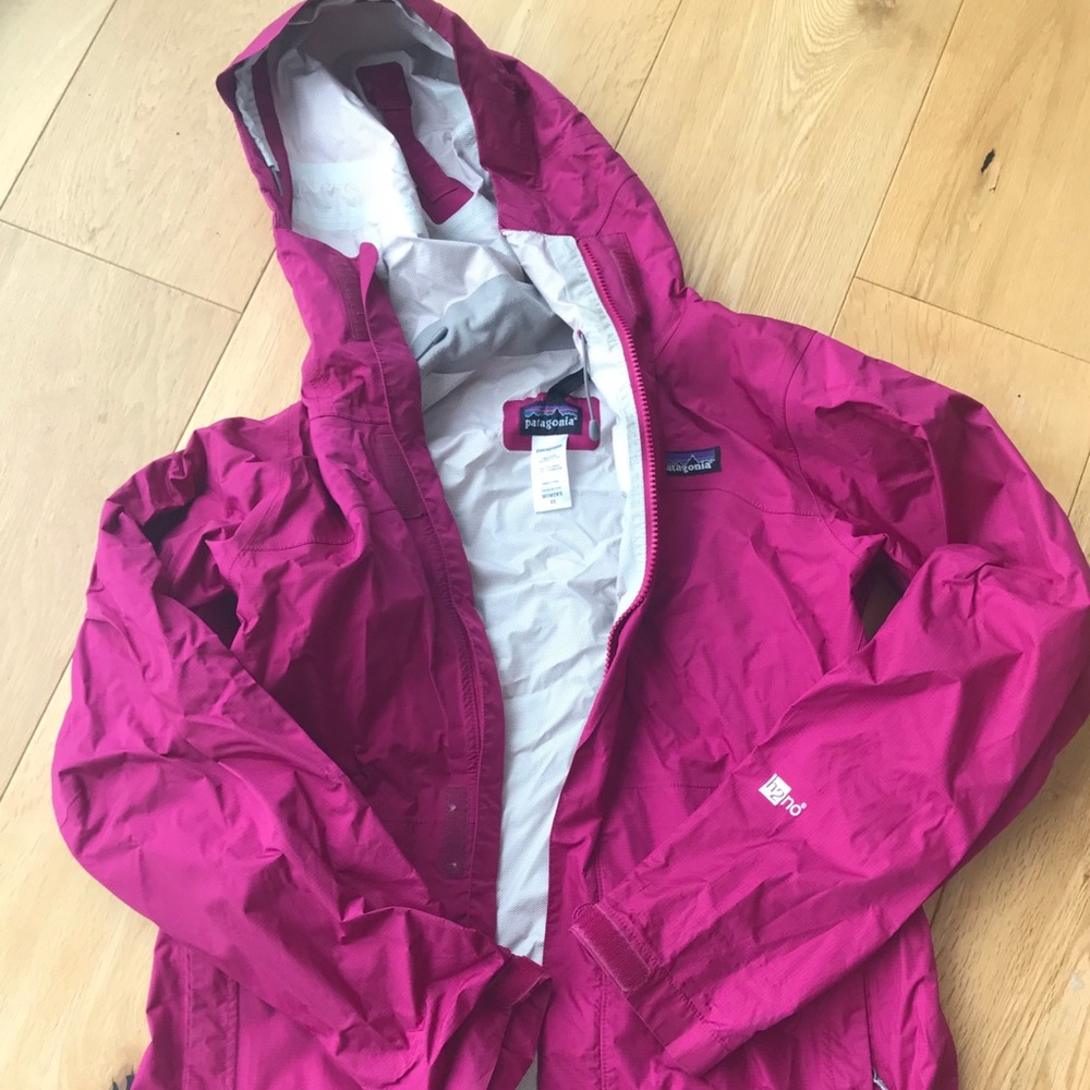 Patagonia Women’s Torrentshell Rain Jacket size XS